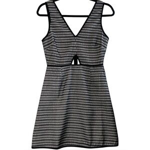 Elliatt Morocco Black & White Mini Dress Keyhole A-line Silhouette‎ Small